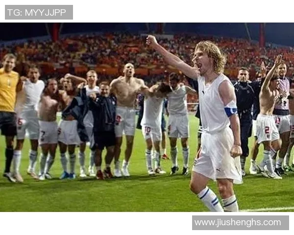 英国蓝色足球明星的传奇故事与辉煌成就揭秘